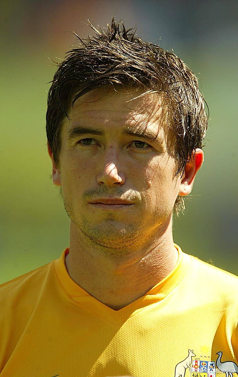 伯纳乌的空气突然凝固，皇马又得红牌了，姆巴佩和阿隆索又赢了