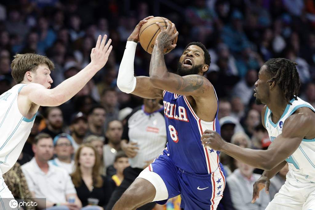 恩比德29分马克西26分乔治26+13 三球20+8黄蜂负76人